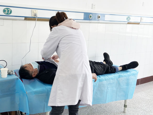 高新区残联联合济南神康医院为精神残疾人免费发药