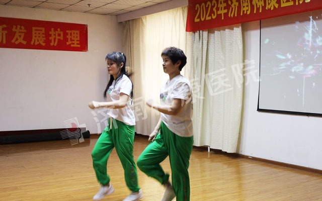 济南神康医院举行“庆5.12国际护士节表彰大会暨文艺汇演”活动